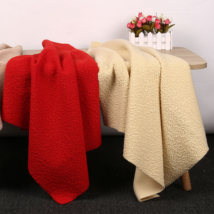 How to choose heavy-weight woolen blanket fabric?