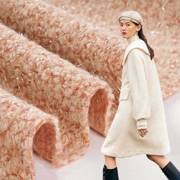 What are the advantages of light woolen fabrics?